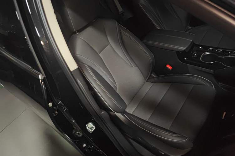 Used Buick Envision 2023 Encore S 652T Two-Wheel-Drive Luxury Model
