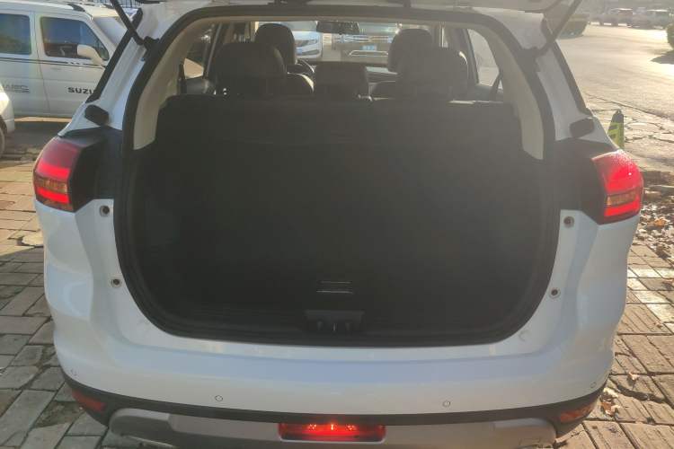 Used Geely Auto Emgrand X7 Sport 2016 2.0L Manual ZhiShang Version
