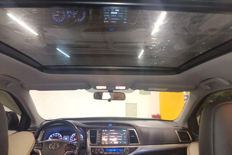 Used Toyota Highlander 2015 2.0T Two-Wheel Drive Luxury Edition 7 Seats