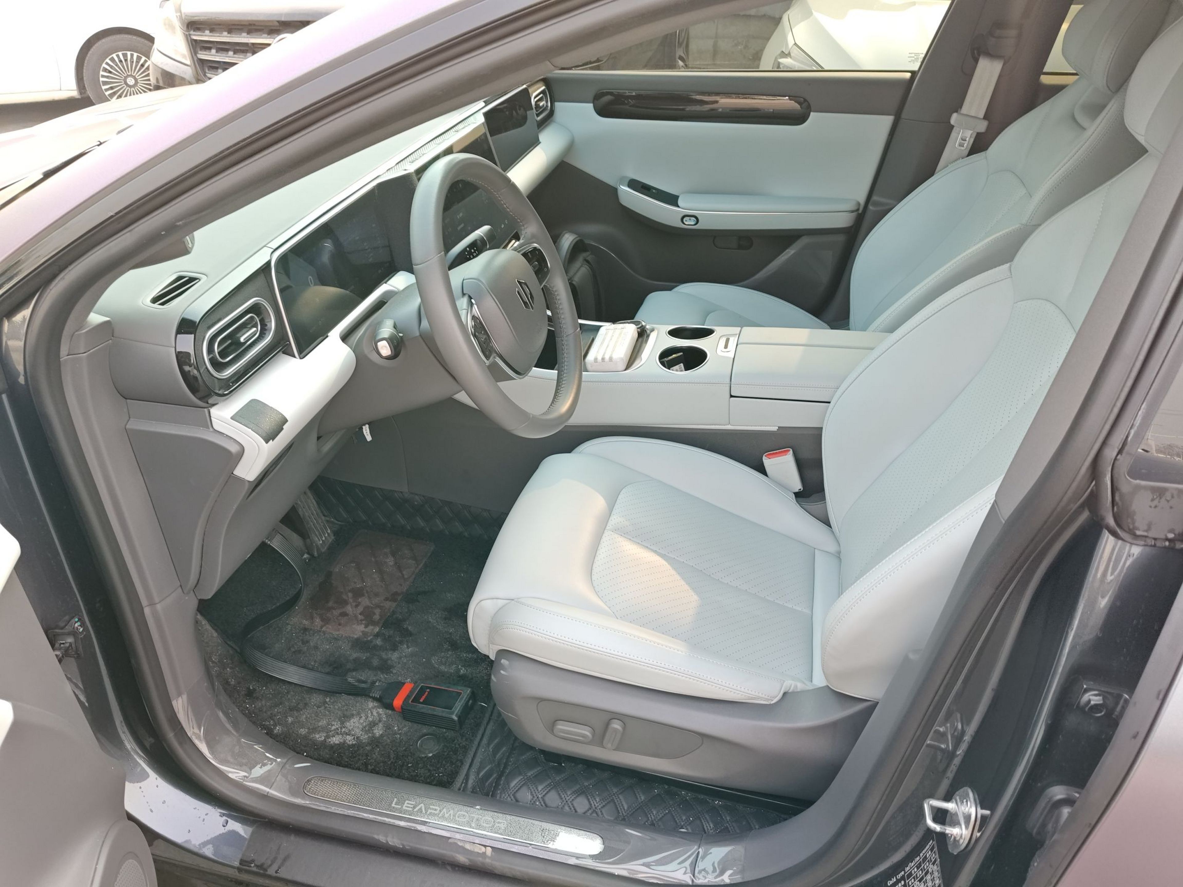 Переднее сиденье в автомобиле