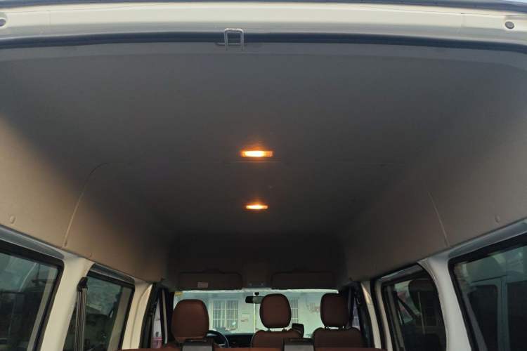 Used JMC Fushun 2023 2.0T Manual Short-Wheelbase Mid-Top Commercial Multi-Purpose 6-Seater Passenger Vehicle