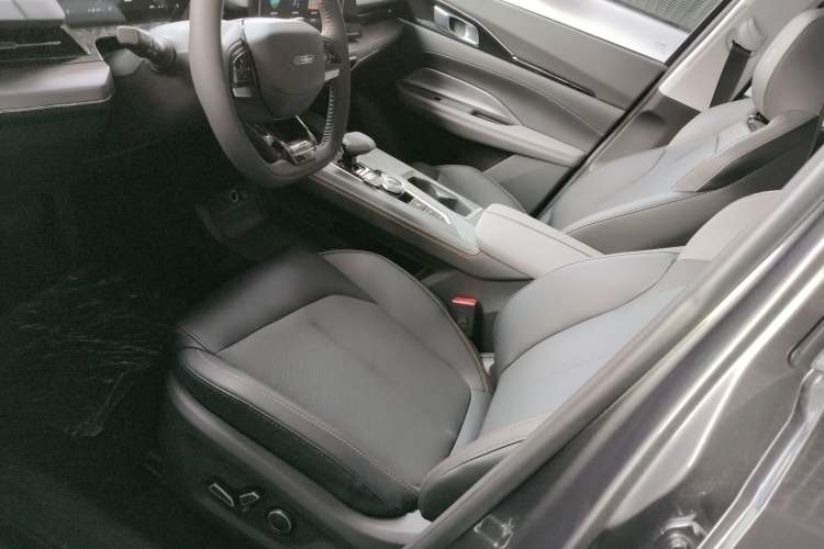 Used Oshan Z6 2023 Blue Whale 1.5T DCT Smart-Led City Edition