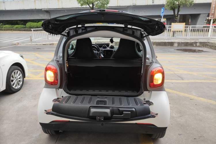 Used  fortwo 2018 0.9T 66kW Hardtop Pioneer Edition China V Emission Standard
