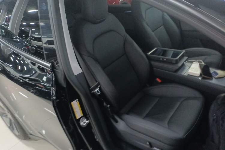 Used Tesla Model Y 2025 Rear-Wheel-Drive Version
