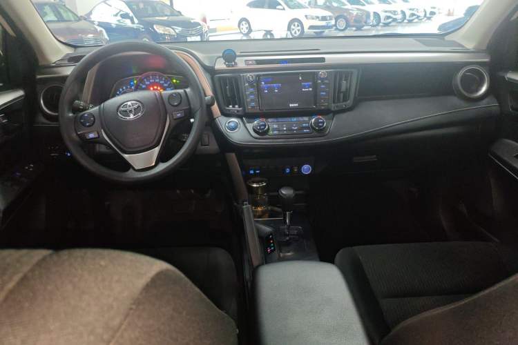 Used Toyota RAV4 2016 2.0L CVT Two-Wheel Drive Fashion Edition China V Standard
