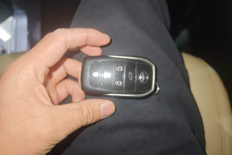 Used Toyota Vellfire 2021 Crown Dual-Engine 2.5L HV Prestige Edition
