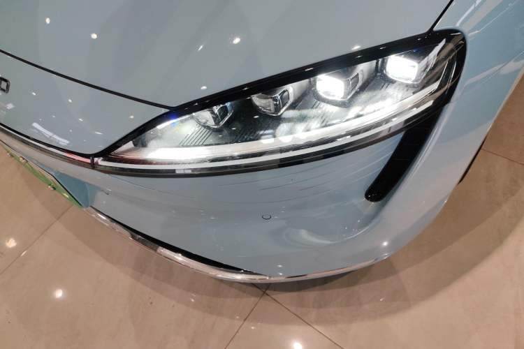 Used Hima Luxeed S7 2025 855 km Max
