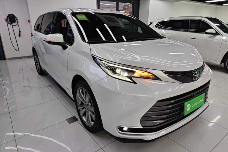 Used Toyota Sienna 2024 2.5L Hybrid Prestige Deluxe Edition
