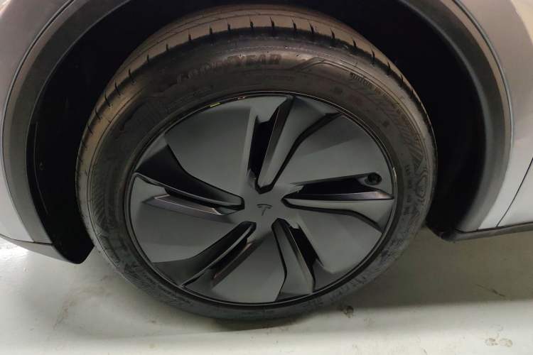 Used Tesla Model Y 2025 Rear-Wheel-Drive Version
