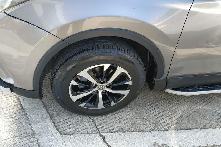 Used Toyota RAV4 2016 2.0L CVT Two-Wheel Drive Fashion Edition China V Standard