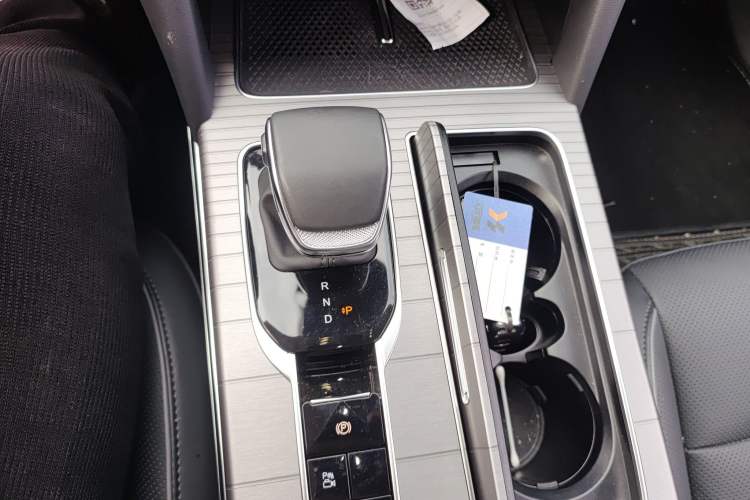 Used Hongqi HS7 PHEV 2024 2.0T PHEV Four-Wheel Drive Flagship Edition 7 Seats