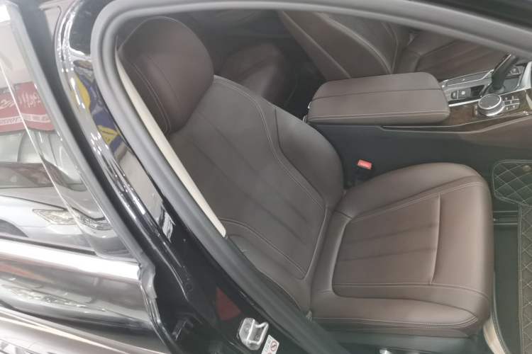 Used BMW 5 Series 2019 Facelifted 525Li Luxury Package
