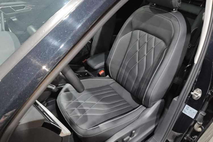 Used Volkswagen Tiguan L 2022 330TSI Automatic Two-Wheel Drive R-Line Enhanced Edition
