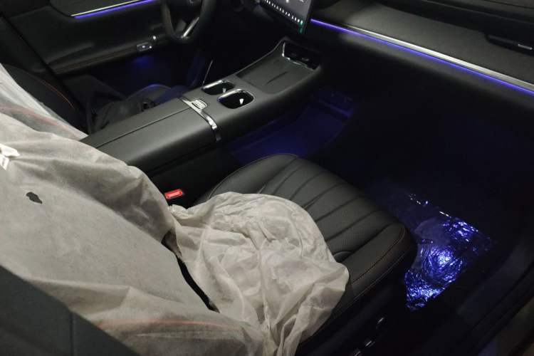 Used  Q07 2025 215 Prestige Edition