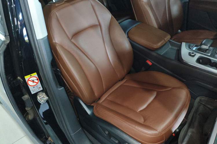 Used Audi Q7 2018 40 TFSI Comfort Model
