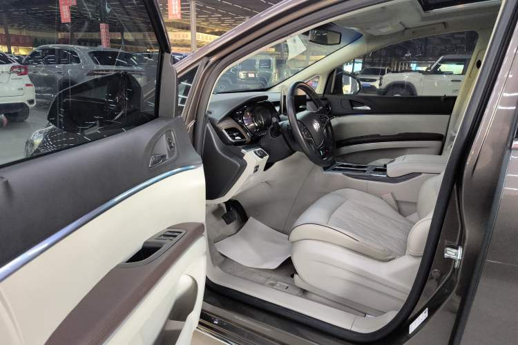 Used Buick GL8 2023 Land Executive Class 652T Luxury Model
