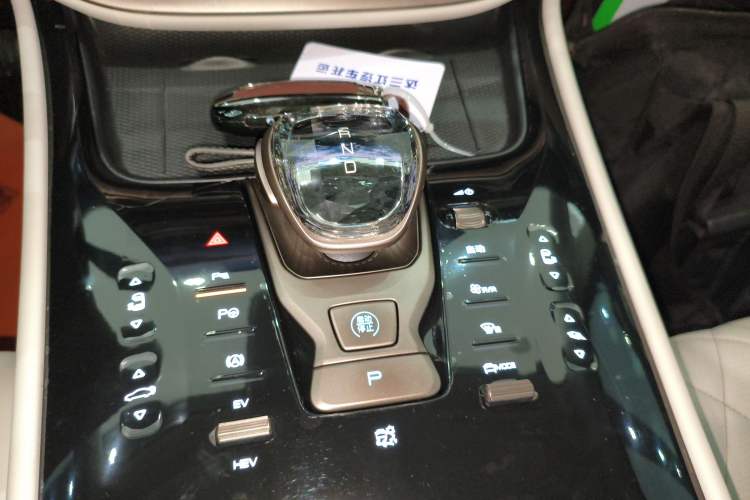 Used Denza D9 2022 DM-i 970 Four-Wheel Drive Flagship Model