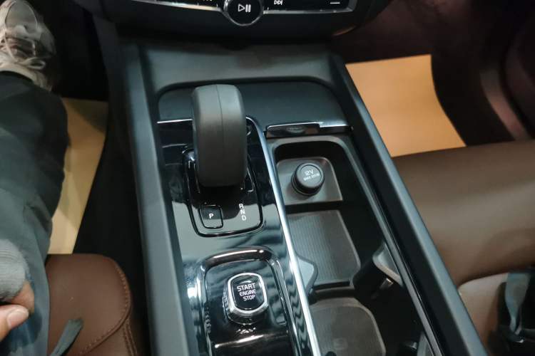 Used Volvo XC60 2022 B5 4x4 Zhiyi Luxury Edition
