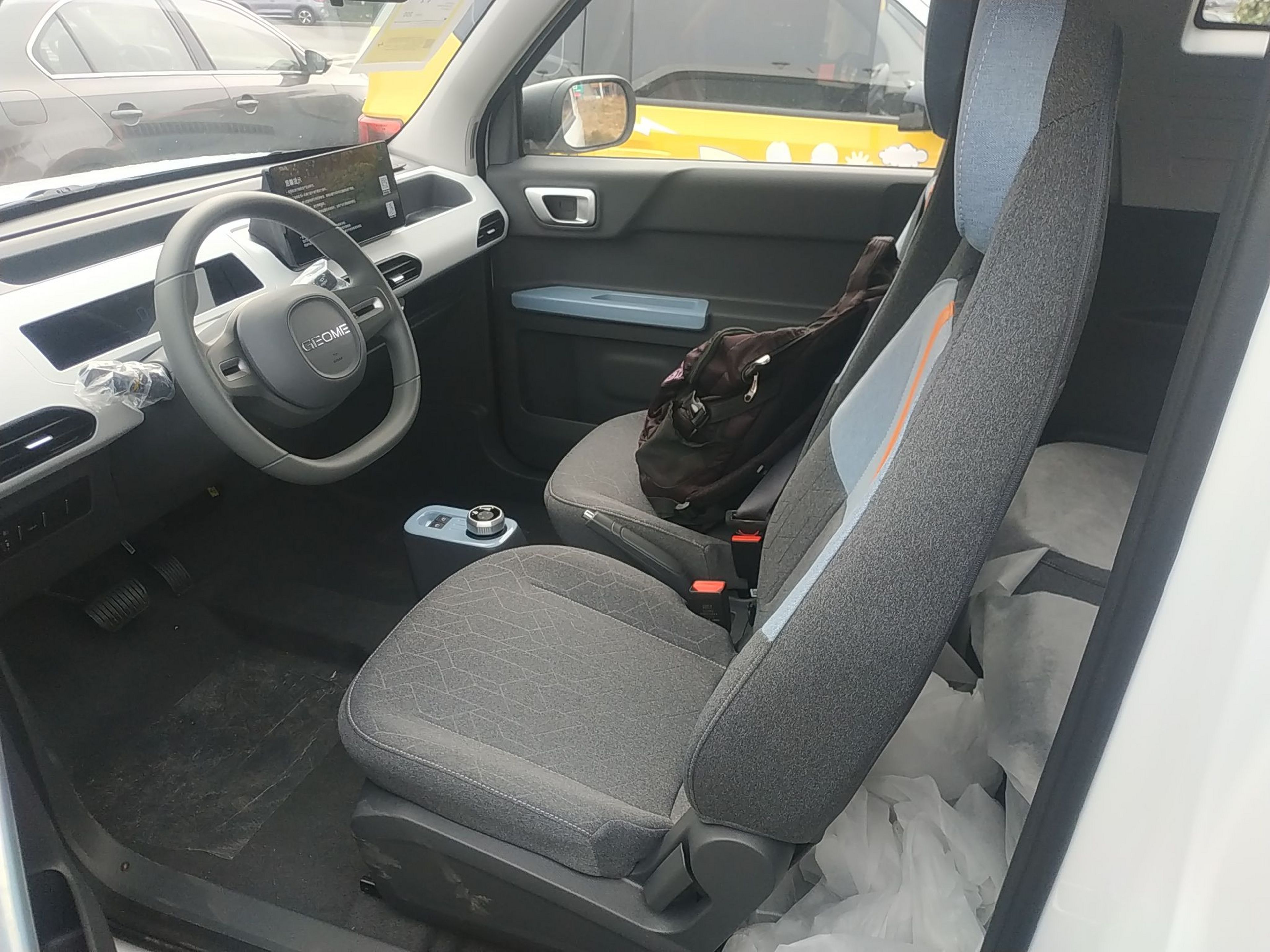 Переднее сиденье в автомобиле