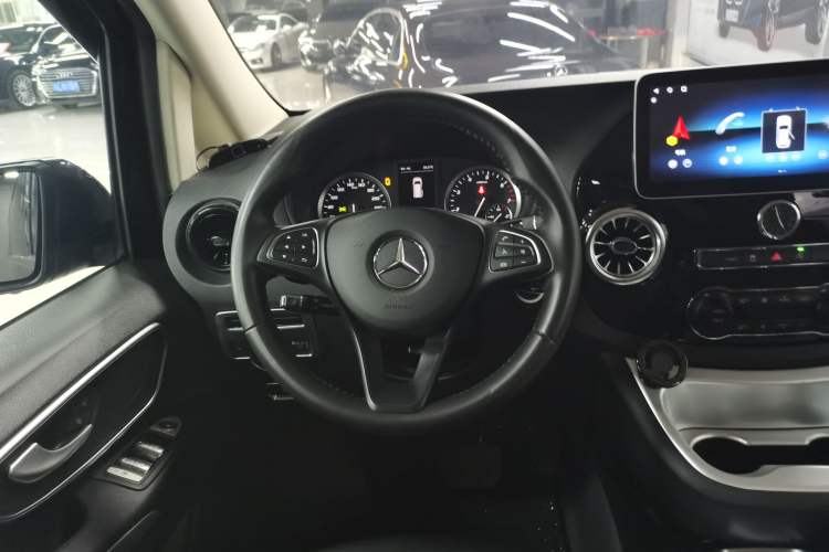 Used Mercedes-Benz Vito 2023 2.0T Elite Version 7 Seats
