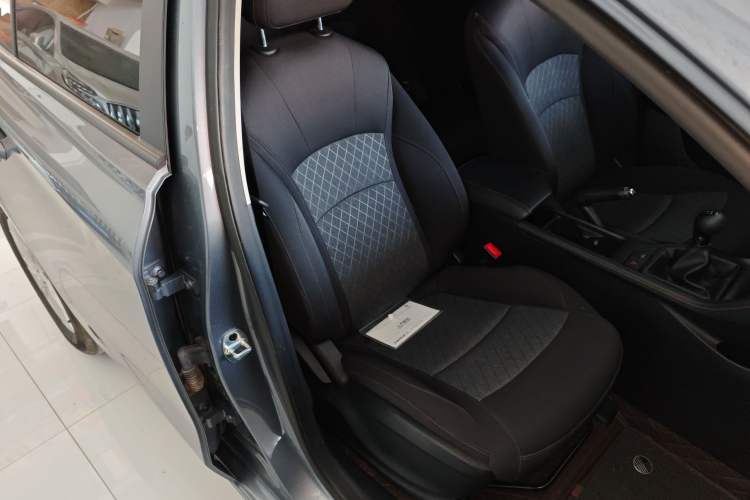 Used Roewe i5 2023 1.5L Manual Comfort Edition
