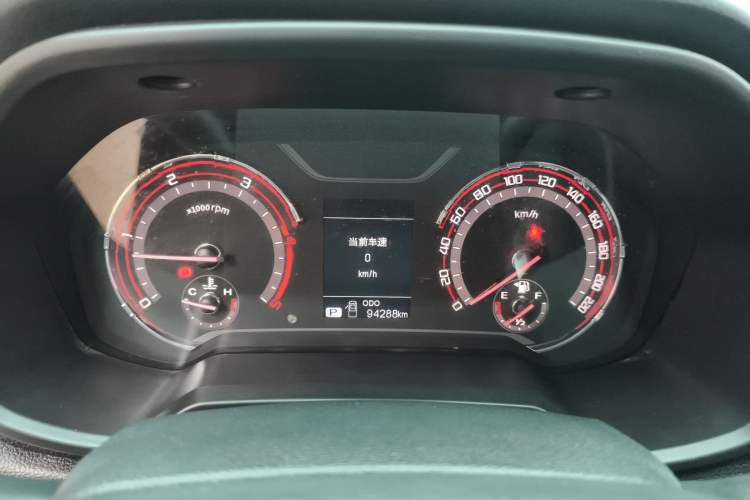 Used SAIC MAXUS T70 2019 2.0T Diesel Automatic Two-Wheel Drive Comfort Edition with Long Bed and High Ground Clearance
