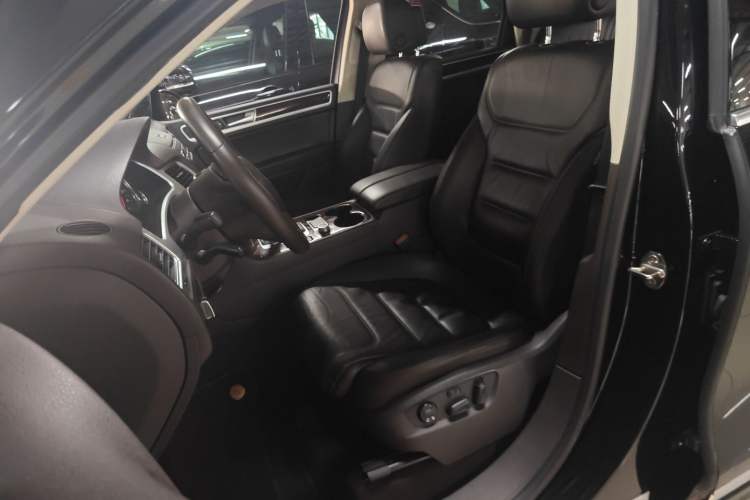 Used Volkswagen Touareg 2015 3.0 TSI Standard Model
