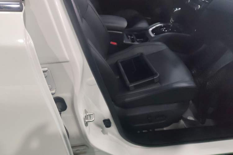 Used Nissan X-Trail 2023 Classic 2.0L Two-Wheel Drive Smart Connect Premium Edition
