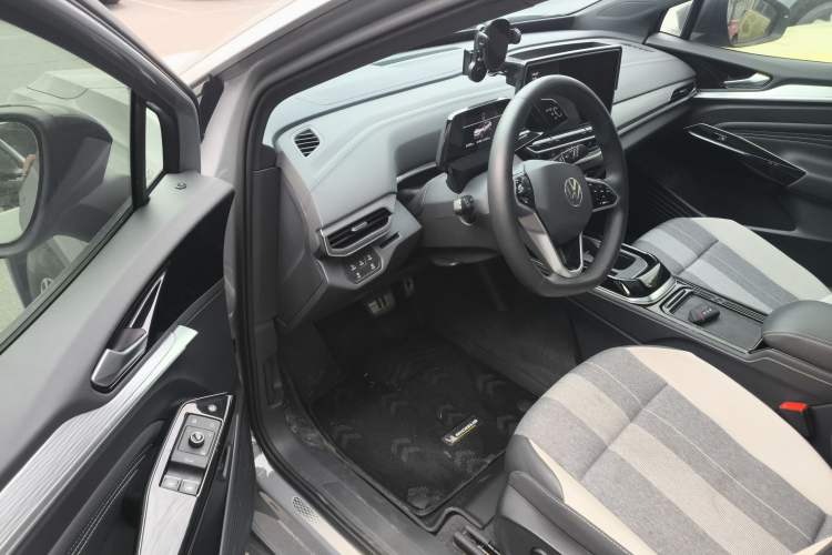 Used Volkswagen ID.4 CROZZ 2022 Long-Range PURE+ Edition
