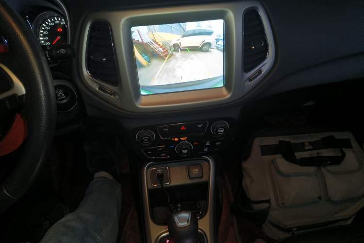 Used  Compass 2019 220T Automatic Enjoyment Version
