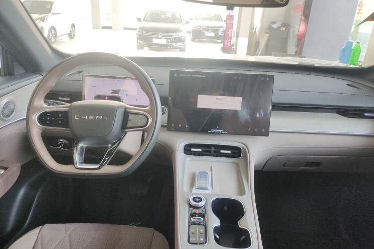 Used Chery Tiggo 8 PLUS C-DM 2025 1.5T 116 km Prestige Version 5 Seats
