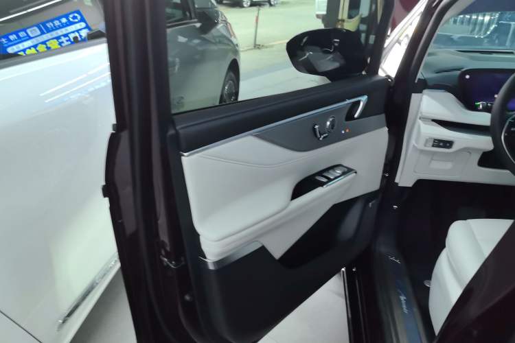 Used Buick GL8 New Energy 2024 Lu Zun Deluxe Edition 7-Seater
