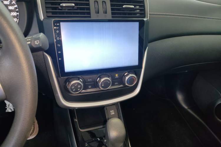 Used Nissan Tiida 2016 1.6L CVT Cool Dynamic Edition