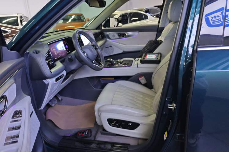 Used GAC Trumpchi GS8 2022 Double-Energy Series 2.0TM Two-Wheel Drive Prestige Edition (6 Seats)
