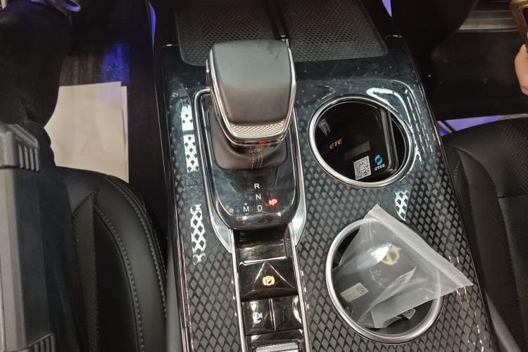 Used Hongqi HS3 2023 1.5T Two-Wheel Drive Shanwei Edition
