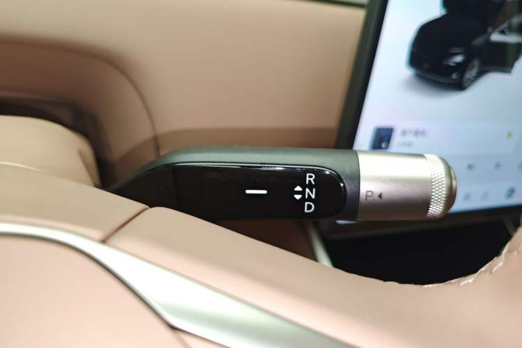 Used ONVO Luxeed L90 2025 Model—Max Six-Seater Version
