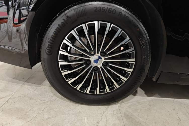 Used Denza D9 2025 DM-i Intelligent Drive 1020 Four-Wheel Drive Flagship Model