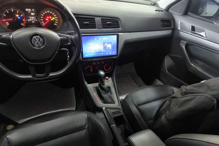 Used Volkswagen Lavida 2015 1.6L Automatic Comfort Edition
