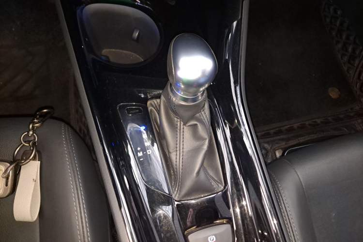 Used Toyota IZOA 2018 2.0L Yichi Version China VI Standard
