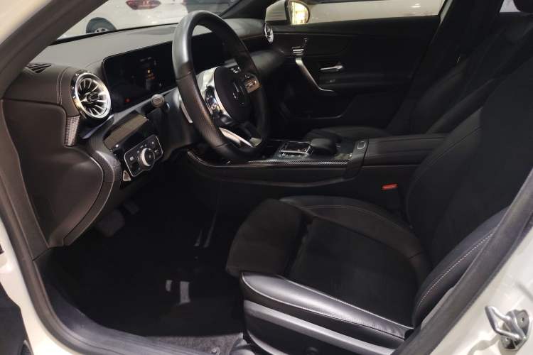 Used Mercedes-Benz A-Class 2022 Revised Version A 200 L Sport Sedan Fashionable Style
