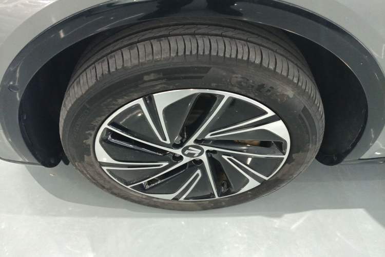 Used  R7 2025 Advanced Edition
