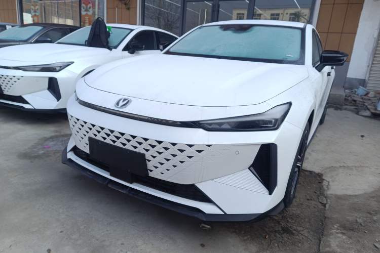 Used Changan UNI-V iDD 2024 Blue Whale Smart Electric iDD 136km ZhiKu Model