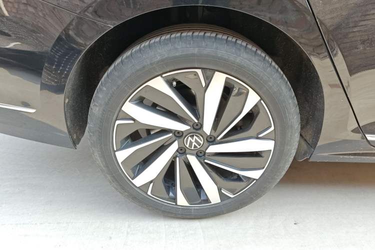 Used Volkswagen Passat 2023 Facelift 330TSI Luxury Edition
