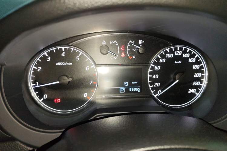 Used Nissan Tiida 2016 1.6L CVT Cool Dynamic Edition