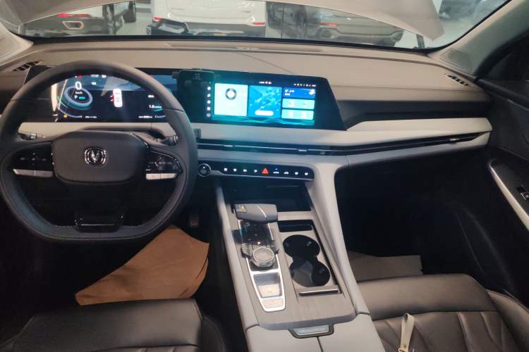 Used Changan CS75 PLUS 2024 3rd Generation Champion Edition 1.5T Intelligent Drive Dynamic Model
