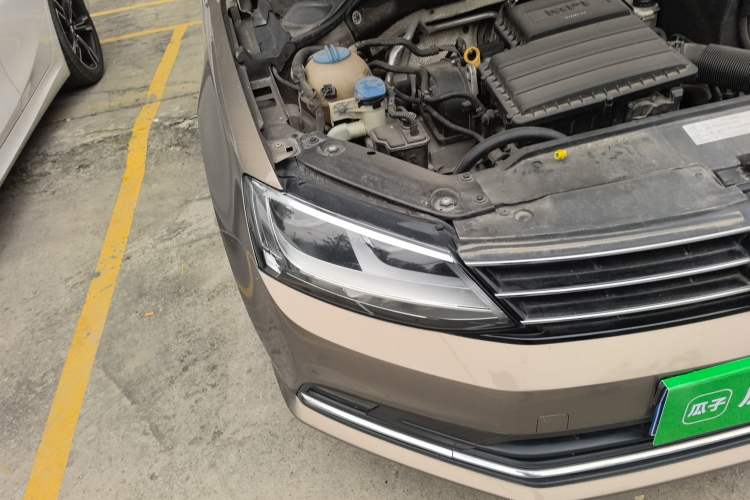 Used Volkswagen Sagitar 2015 1.6L Manual Comfort Model
