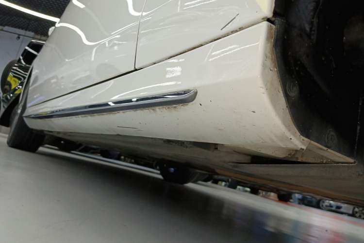 Used Mercedes-Benz E-Class 2019 Restyled E 300 L Sporty and Stylish Edition
