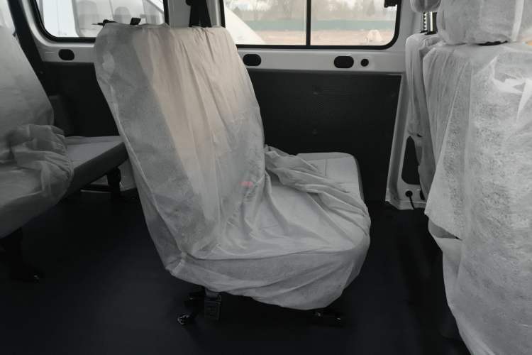 Used Wuling Yangguang 2024 300KM Comfort Version Passenger Van 75kW
