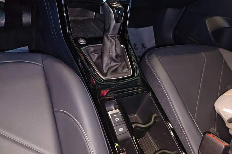 Used Volkswagen Tharu 2025 NewRui 300TSI Prestige Edition
