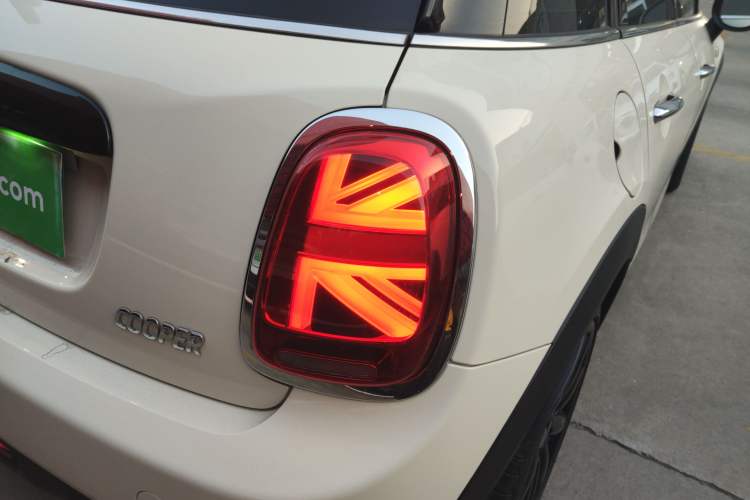 Used  MINI 2019 1.5T COOPER Artist Five-Door Edition
